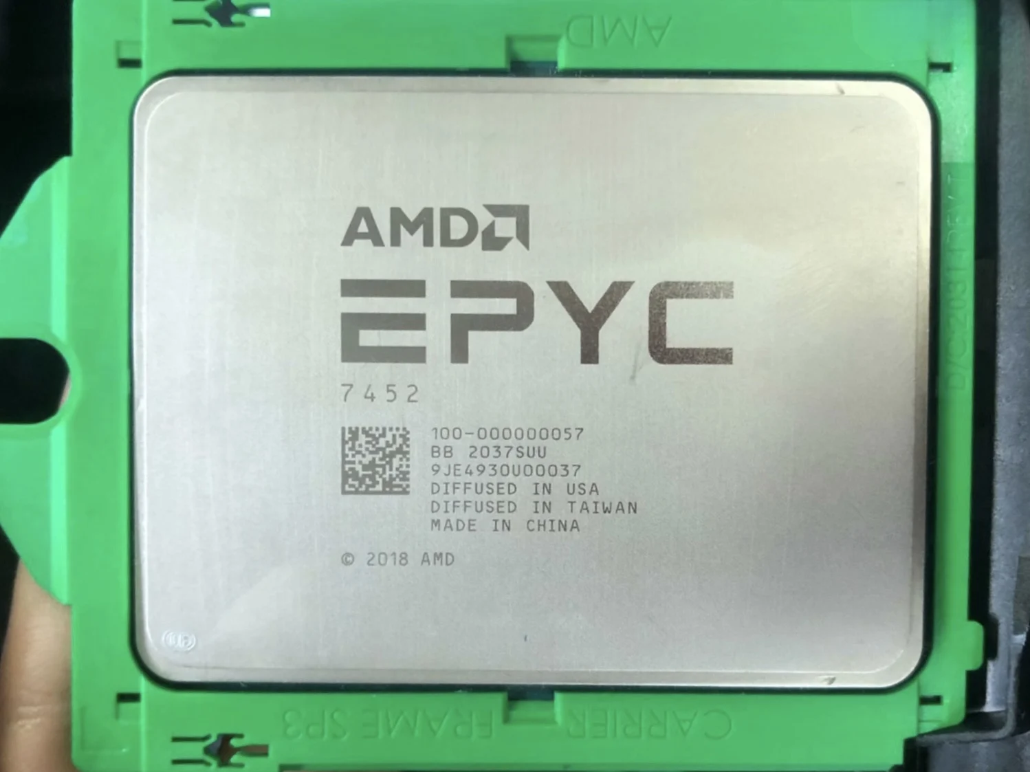 AMD EPYC 7452 2.35 Ghz 32 Core/64 Sriegis L3 Cache 128 MB TDP 155W SP3 Iki 3.35 GHz 7002 Serijos Serverio CPU